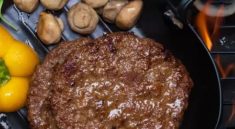 طرز تهیه برگر میگو مقوی و لذیذ با آرد سوخاری مرحله به مرحله 3 طرز تهیه برگر میگو