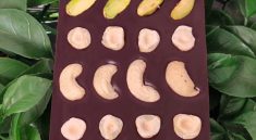 نحوه تهیه شکلات دست ساز خانگی با موز و کره بادام زمینی مخصوص پذیرایی 3 طرز تهیه شکلات دست ساز