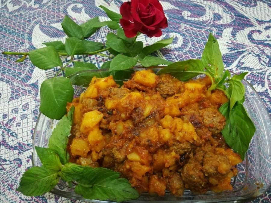 نحوه تهیه ته تابه ای اصفهانی با گوشت چرخ کرده و سیب زمینی به روش مهم 2 طرز تهیه ته تابه ای اصفهانی