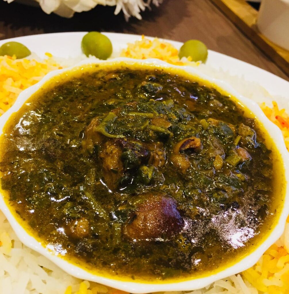 نحوه تهیه خورش خرفه مجلسی و خوشمزه با گوشت یا مرغ 4 طرز تهیه خورش خرفه