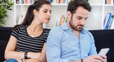 نقض حریم خصوصی طرف مقابل و جاسوسی از گوشی موبایل طرف مقابل به دلیل عشق وسواسی