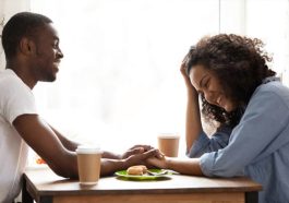 زن و شوهر در حال صحبت‌کردن
