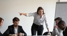 آسیب‌های قلدری در محیط کار