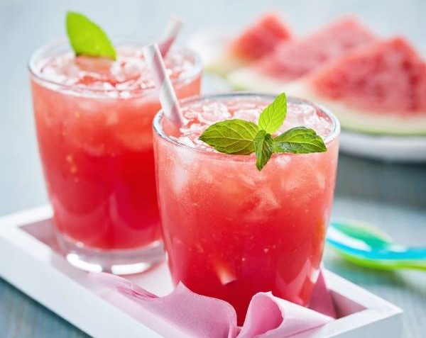 نحوه تهیه موکتل هندوانه خنک و گوارا مخصوص تابستان_نارنجی پوش 2 طرز تهیه موکتل هندوانه