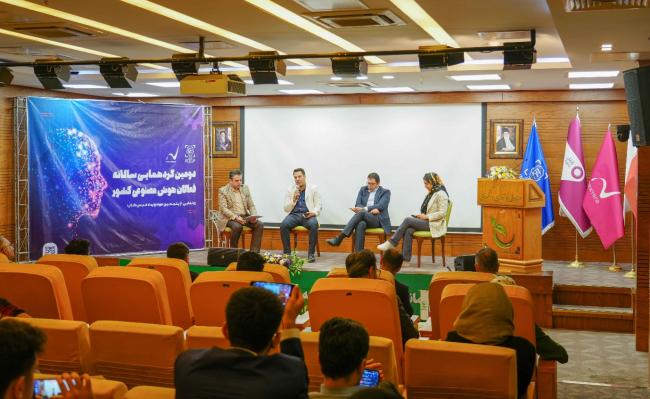 پنجمین دوره اتفاقات فیس کاپ در گردهمایی فعالان هوش مصنوعی سرزمین اغاز شد!_نارنجی پوش 4 پنل تلکام رویداد هوش مصنوعی فیس کاپ