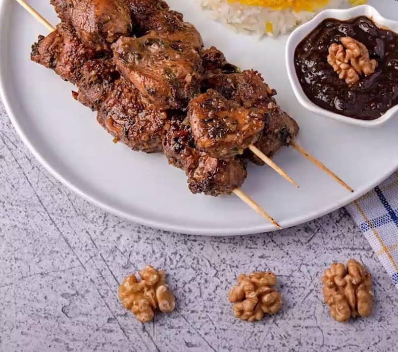 نحوه تهیه جوجه فسنجونی تابه ای با گردو و رب انار به روش رستورانی_نارنجی پوش 2 طرز تهیه جوجه فسنجونی