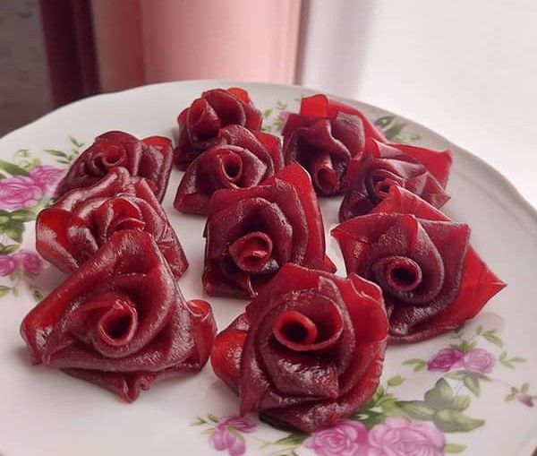 نحوه تهیه لواشک آلو قرمز خانگی ملس و خوشرنگ قدم به گام_نارنجی پوش 4 طرز تهیه لواشک آلو قرمز