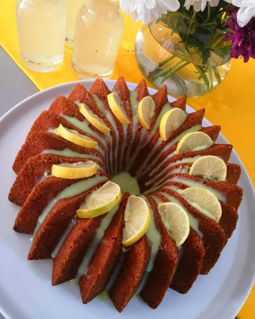 نحوه تهیه کیک لیمو ترش با شیر در فر و قابلمه، ساده و خوشمزه_نارنجی پوش 4 1731093976 777 نحوه تهیه کیک لیمو ترش با شیر در فر و