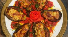 طرز تهیه بادمجان شکم پر با پنیر پیتزا