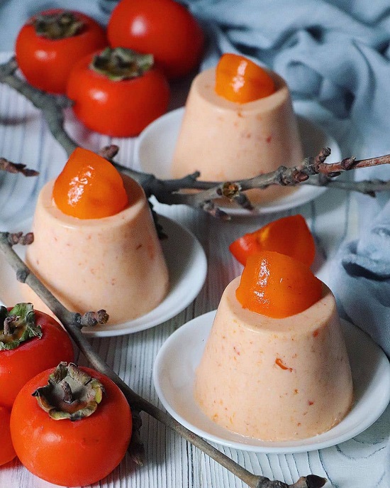 نحوه تهیه پاناکوتا خرمالو دلنشین و راحت برای شب یلدا_نارنجی پوش 4 1735153612 435 نحوه تهیه پاناکوتا خرمالو دلنشین و راحت برای شب یلدا نارنجی