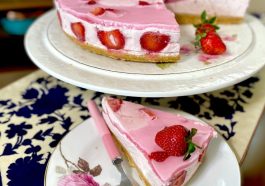 طرز تهیه چیز کیک توت فرنگی