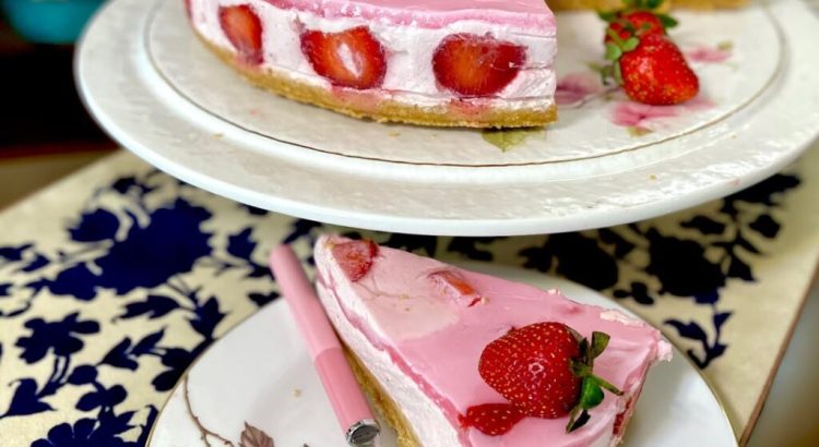 طرز تهیه چیز کیک توت فرنگی