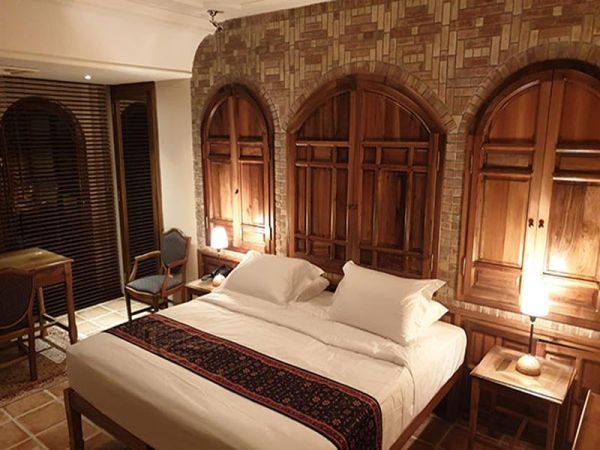 چرا هتل ارسی تبریز انتخابی مناسب برای گردشگران فرهنگی است؟_نارنجی پوش 6 1737925042 433 چرا هتل ارسی تبریز انتخابی مناسب برای گردشگران فرهنگی است؟ نارنجی