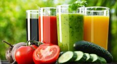 آبمیوه های طبیعی و برش خیار گوجه