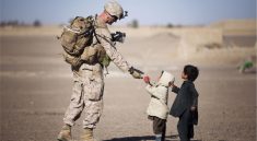چطور با کودکان در رابطه جنگ سخن بگویید کنیم؟ + ۶ راه سخن بگویید با کودکان درمورد جنگ_نارنجی پوش 5 چطور با کودکان در مورد جنگ صحبت کنیم؟ + ۶ راه صحبت با کودکان درباره جنگ