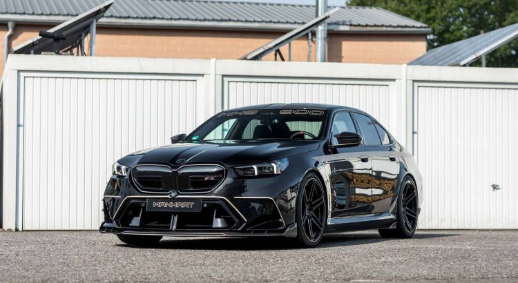 سه‌چهارم جلویی مدل سفارشی BMW M5 منهارت