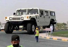 نمای جلو هامر H1 X3 در خیابان‌های دبی